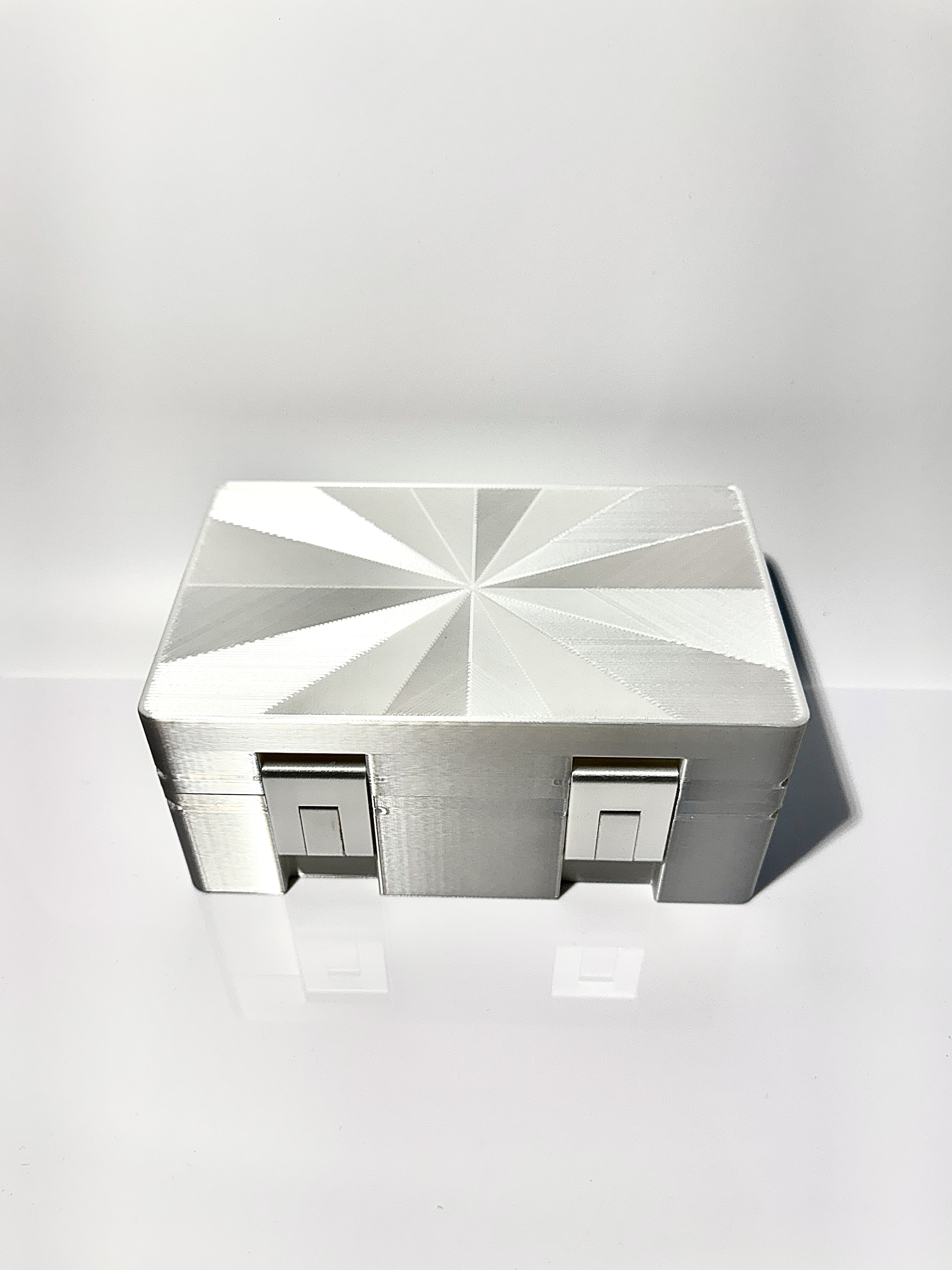 White silver starburst vial box, closed
